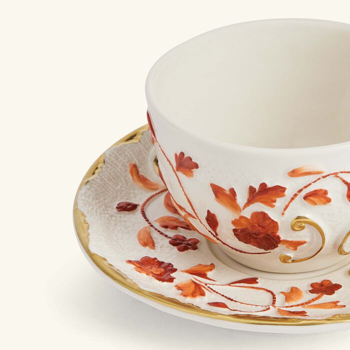 فيلاري فنجان شاي تاورمينا مع صحنه باللون الأحمر