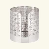 حامل الشموع آيكونك باللون الفضي كريستوفل حامل الشموع آيكونك باللون الفضي