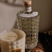 إديون طقم تشيلو سويت نمبر 27 كوتن هارموني بيانكا المؤلف من شمعة عطرية وموزع للعطر