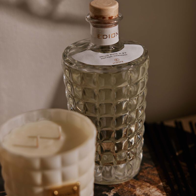 إديون طقم تشيلو سويت نمبر 27 كوتن هارموني بيانكا المؤلف من شمعة عطرية وموزع للعطر