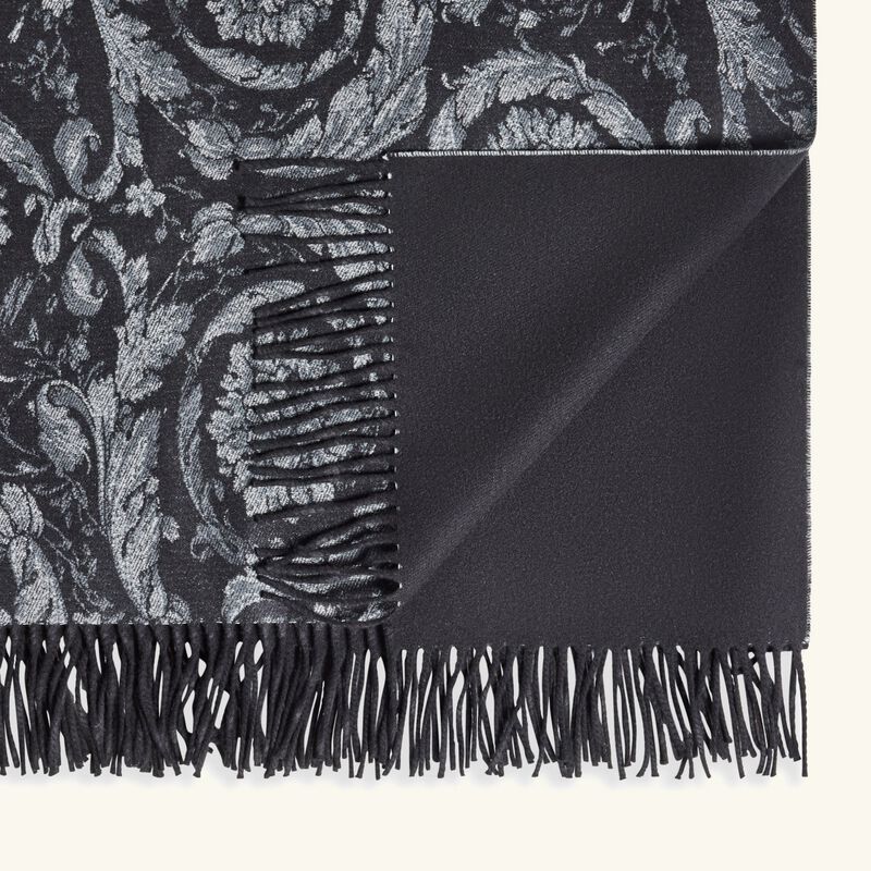 بطانية بنقوش عصر النهضة من باروكو فيرساتشي بطانية بنقوش عصر النهضة من باروكو