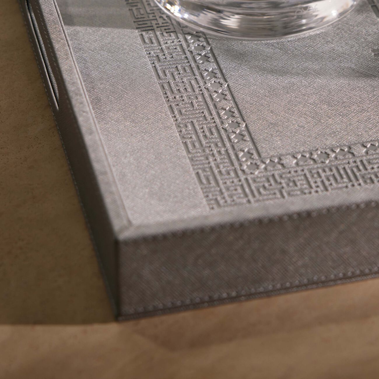 دملاج صينية الضيافة شفا مستطيلة باللون الفضي 49   36 سم