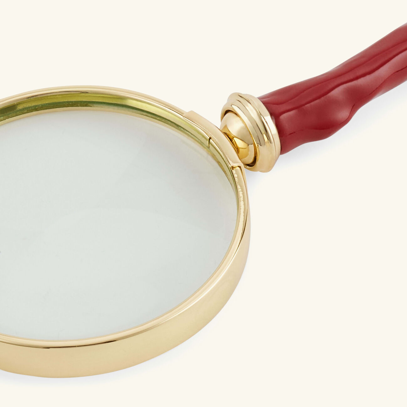 l objet coral magnifying glass red