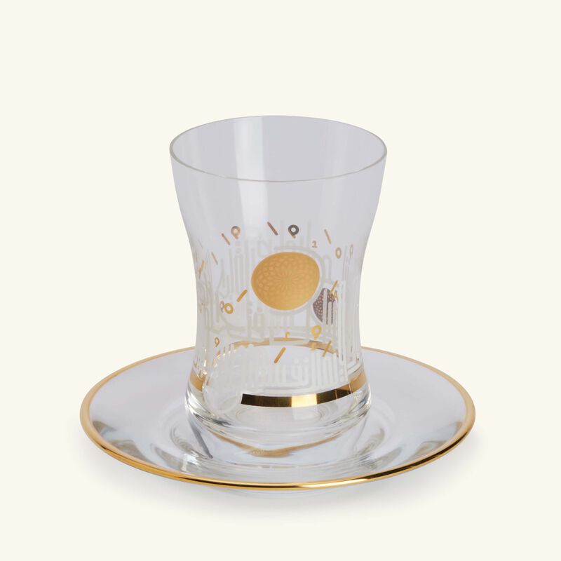 دملاج طقم حياة المؤلف من 6 فناجين عربية للشاي مع صحونها باللون الذهبي