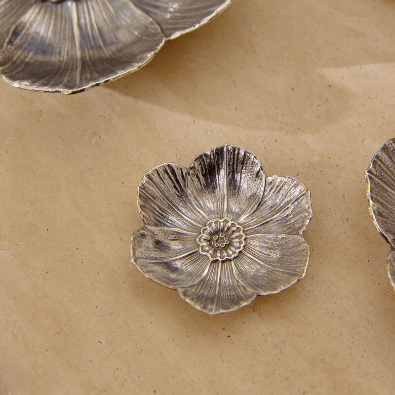 بوتشيلاتي وعاء على شكل زهرة النرجس فضي بحجم صغير جدًا