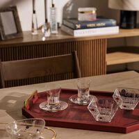 دملاج طقم حياة المؤلف من 6 فناجين عربية للشاي مع صحونها باللون الذهبي