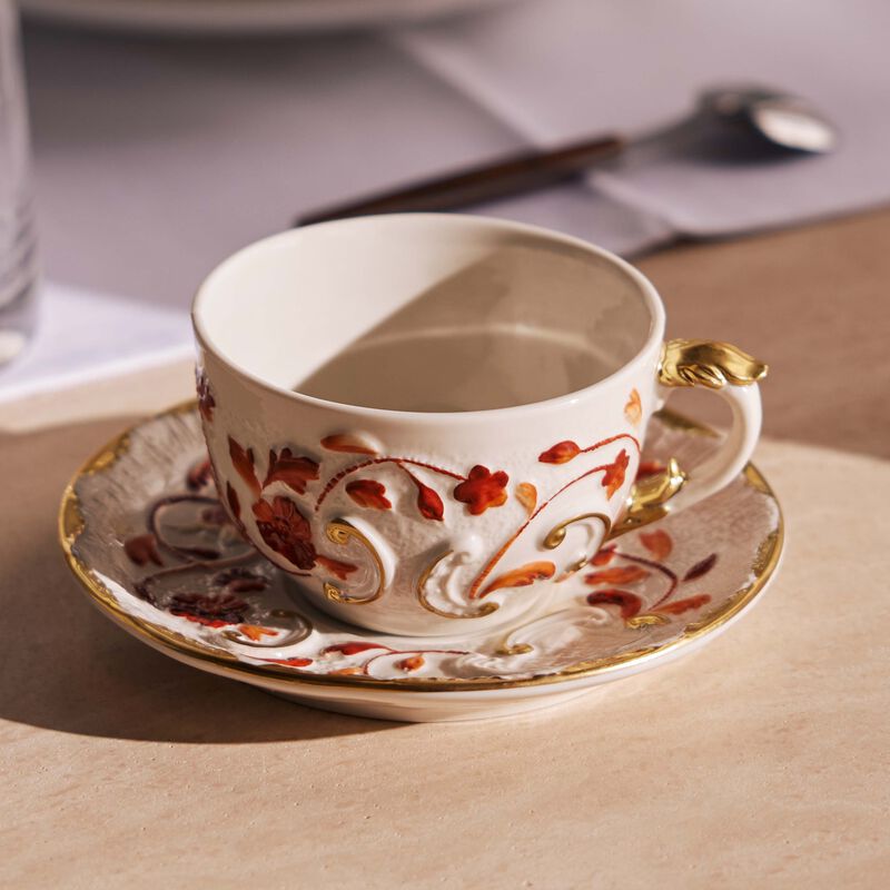 فيلاري فنجان شاي تاورمينا مع صحنه باللون الأحمر