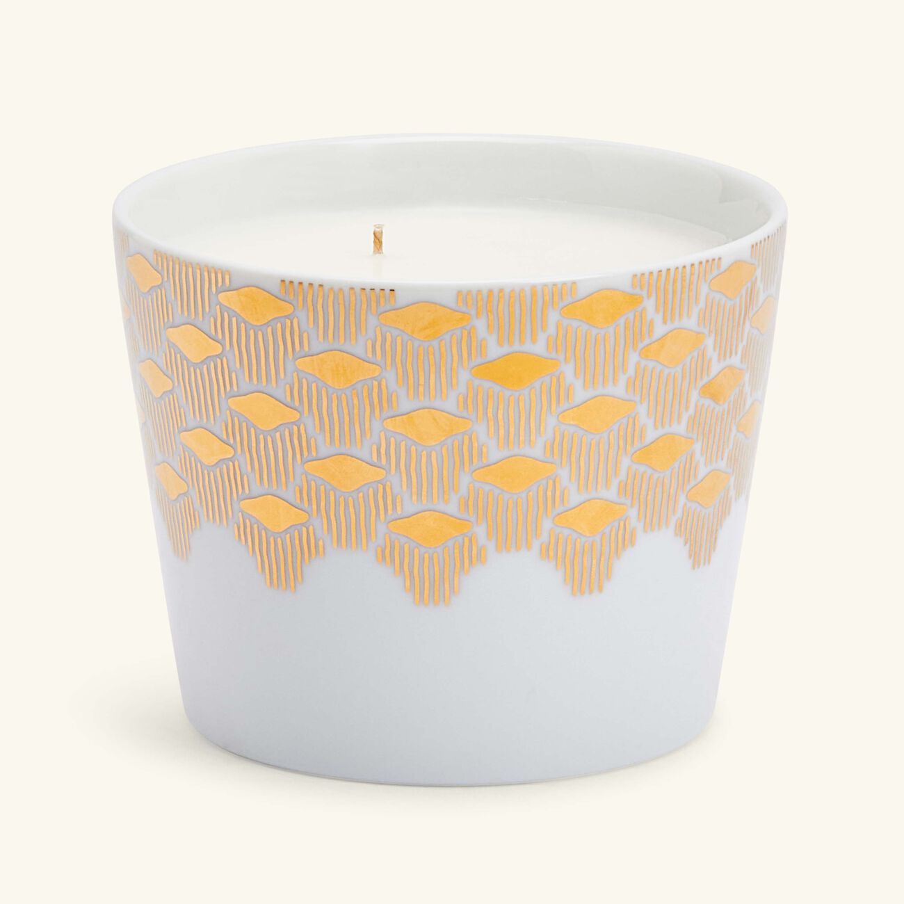 صلصال شمعة تمرة بالتعاون مع رزان العزوني برائحة العود والورد 500 غ