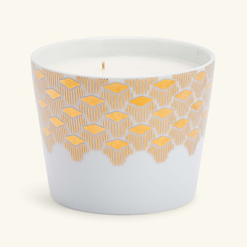 صلصال شمعة تمرة بالتعاون مع رزان العزوني برائحة العود والورد 500 غ