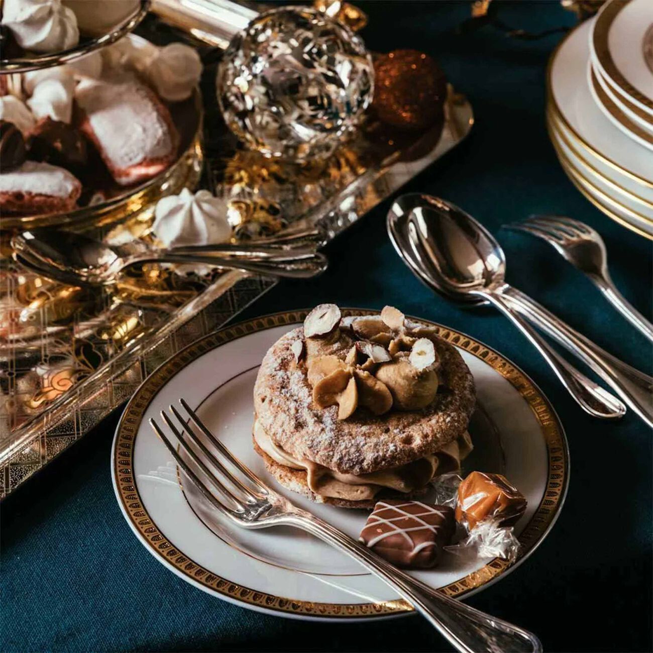 طقم الفضيات آلبي مع صندوقه باللون الفضي كريستوفل طقم الفضيات آلبي مع صندوقه باللون الفضي