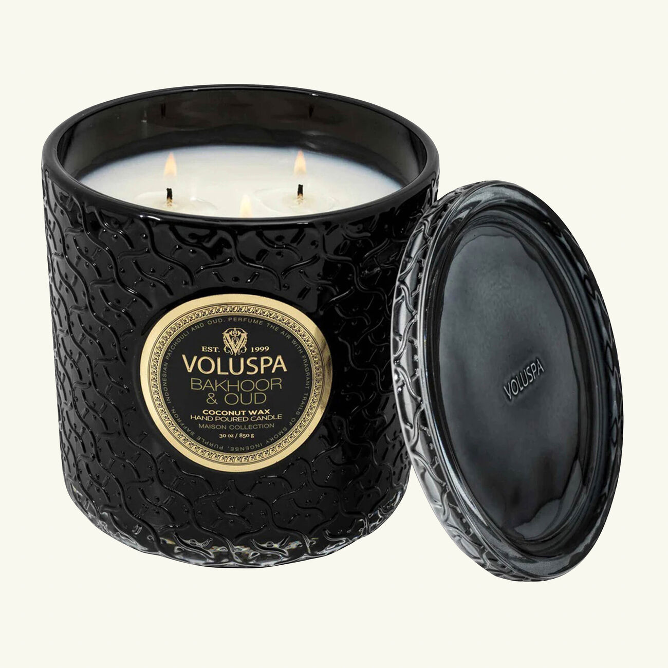 voluspa bahkoor oud candle