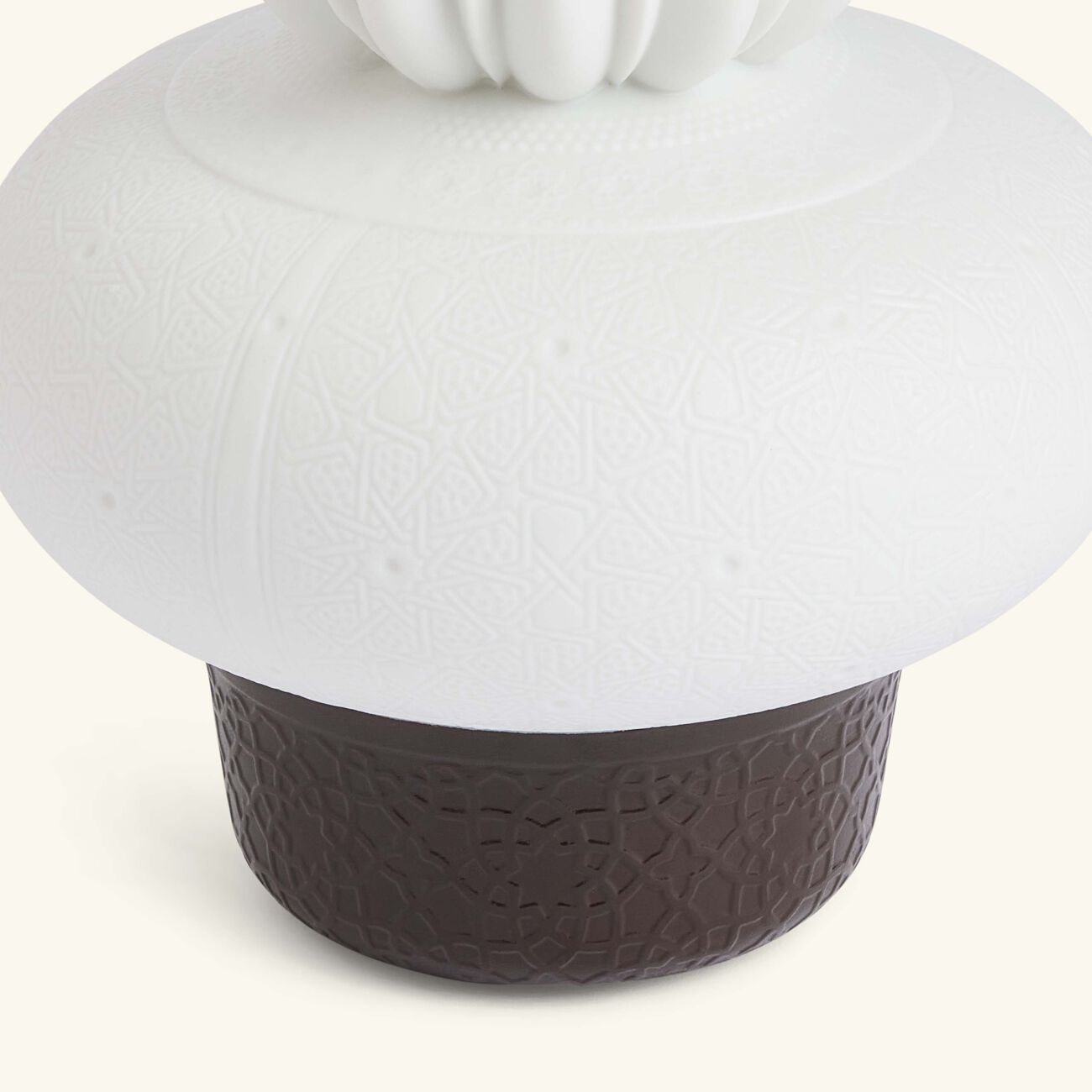 لادرو مصباح ماجستيك نايتس لاسلكي باللون البني