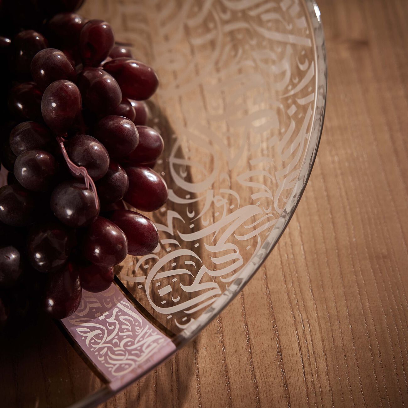 دملاج طبق نغم الدائري الكبير للضيافة بتصميم شفاف   40 سم