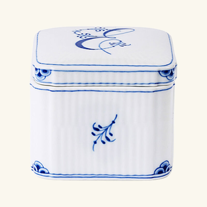 royal copenhagen alphabet collection e bonbonniere box white