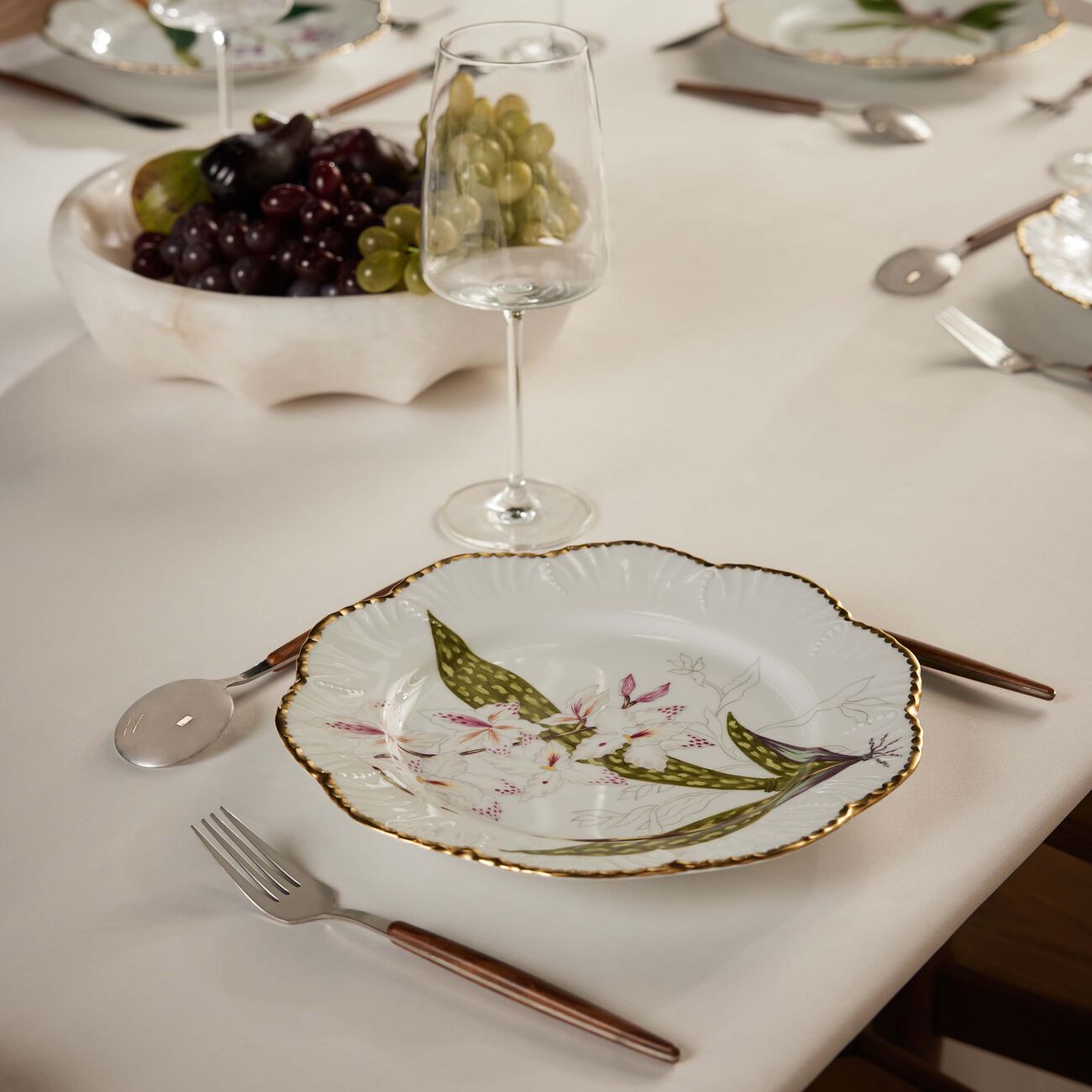 pinto paris histoires d orchidees dinner plate round green 26cm