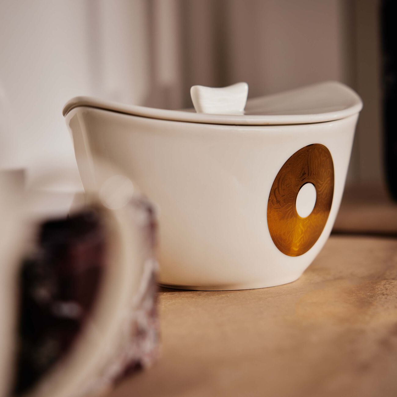 dimlaj qamar serving pot with lid white 23cm