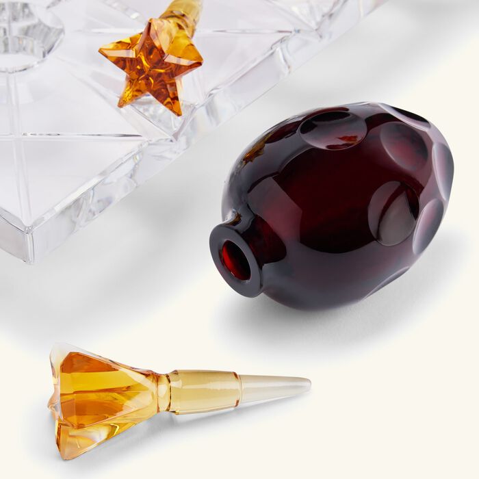 ماريو تشيوني طقم من زجاجات العطور مع صينية