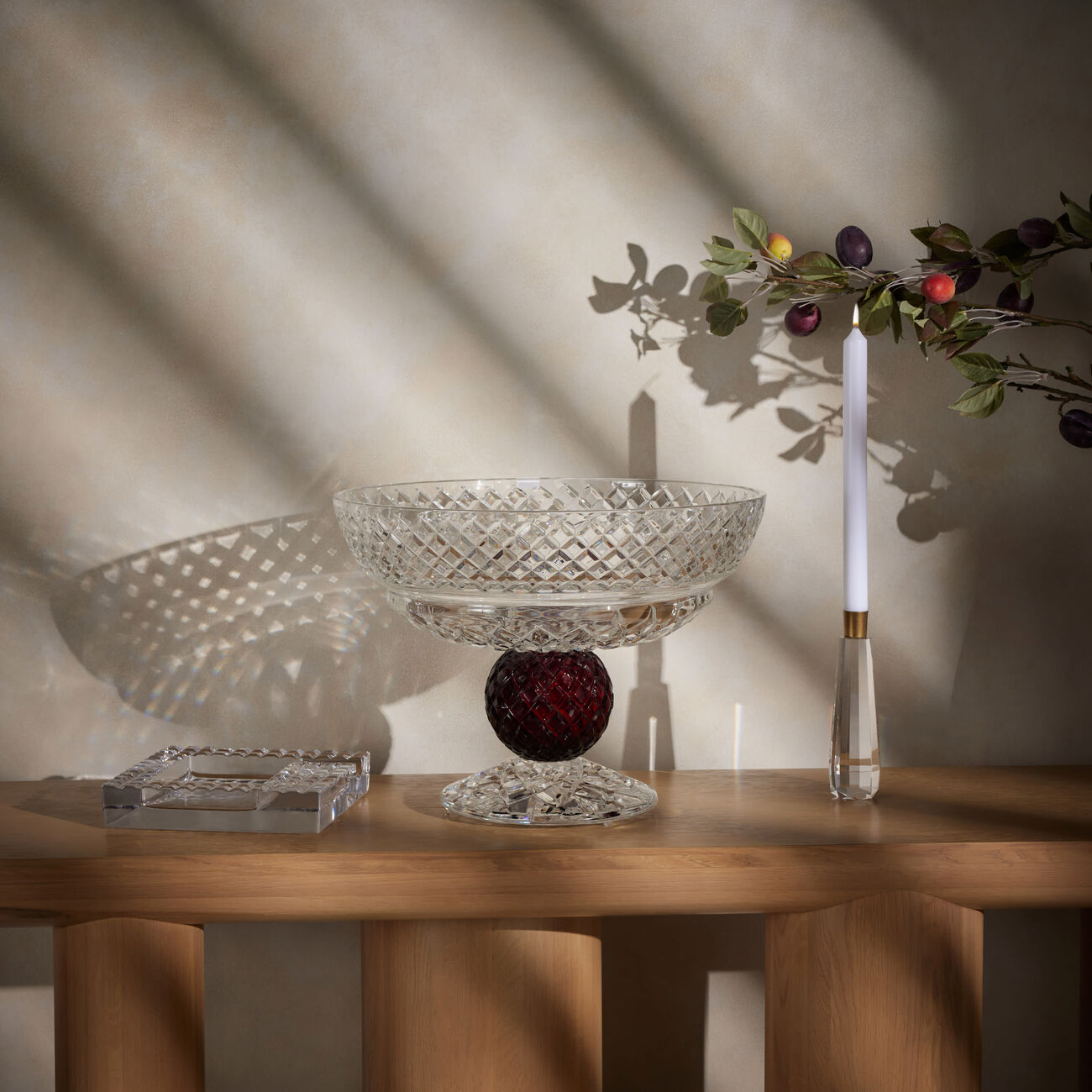 قطعة الديكور كاترينا كبيرة الحجم حمراء ماريو تشيوني قطعة الديكور كاترينا كبيرة الحجم حمراء