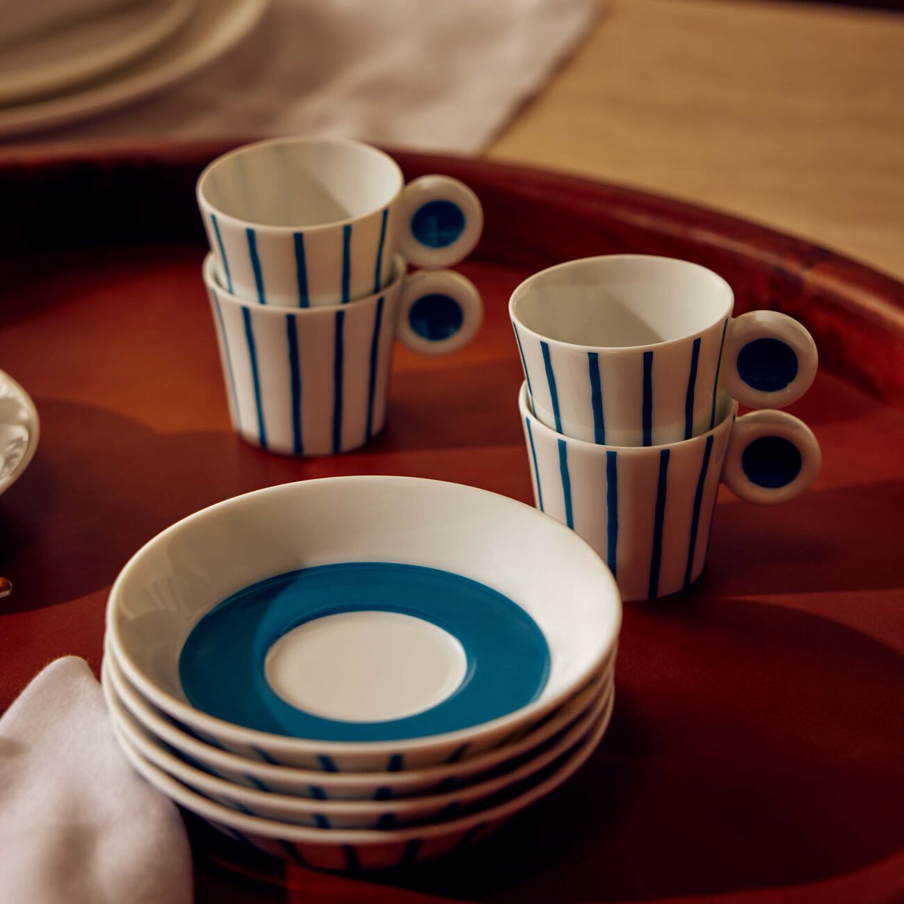 برناردو طقم إيرازو مؤلف من 6 فناجين قهوة مع صحونها باللون الأزرق