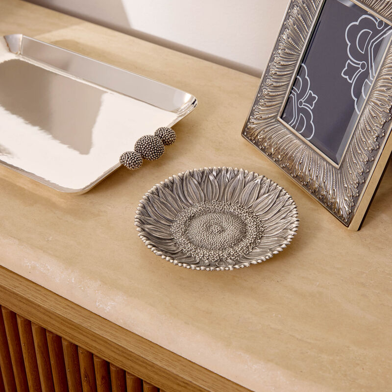 وعاء على شكل زهرة دوار الشمس فضي بحجم متوسط بوتشيلاتي وعاء على شكل زهرة دوار الشمس فضي بحجم متوسط