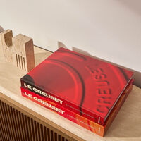 كتاب لو كروزيت: قرن من أواني الطهي الملوّنة 11×14 سم آسولين كتاب لو كروزيت قرن من أواني الطهي الملوّنة 11 14 سم