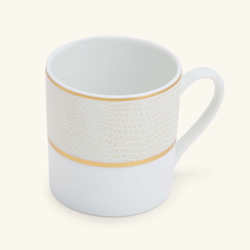 فنجان الشاي سوفاج بلان مع صحنه باللون الذهبي برناردو فنجان الشاي سوفاج بلان مع صحنه باللون الذهبي