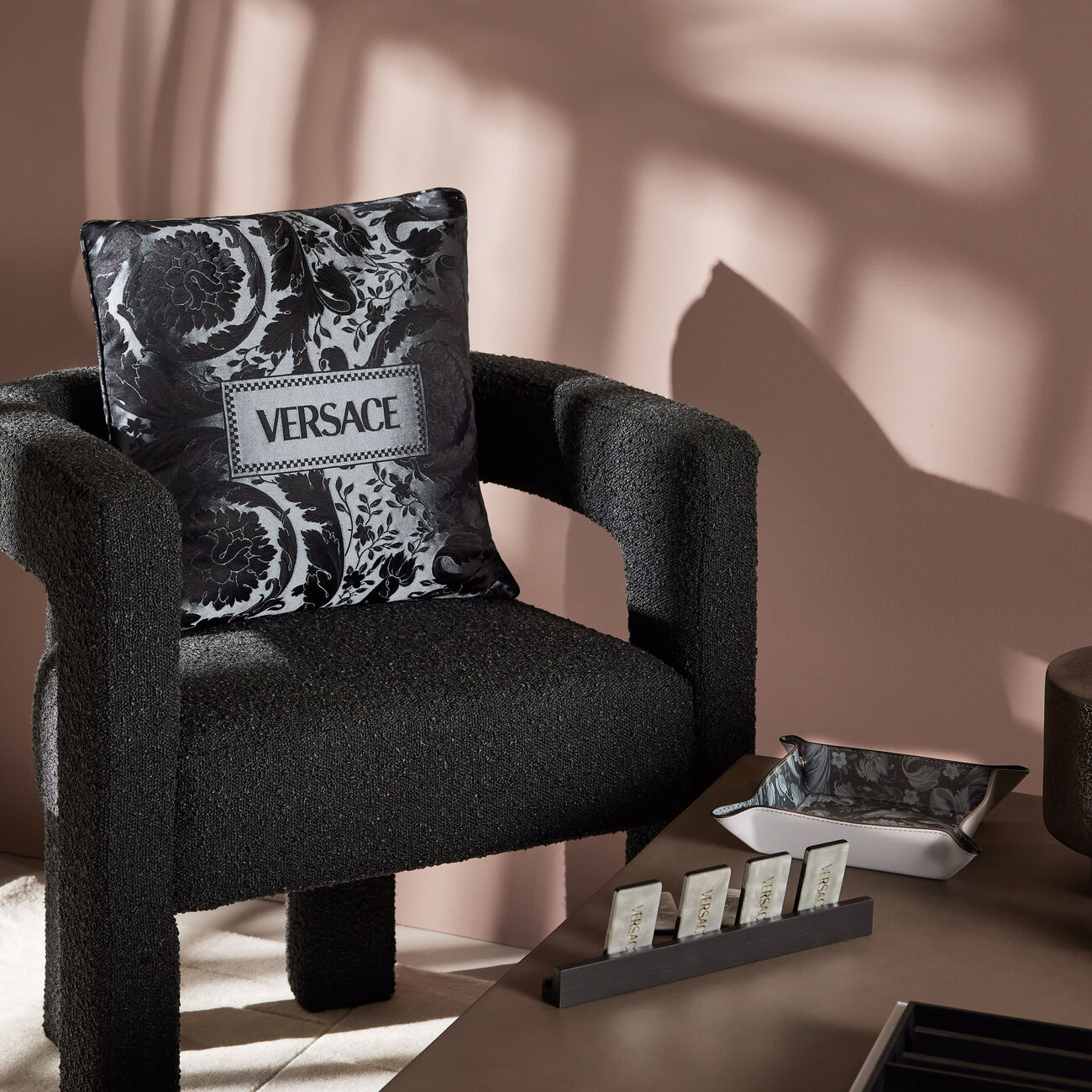 فيرساتشي وسادة باروكو