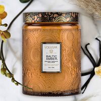 voluspa baltic amber candle