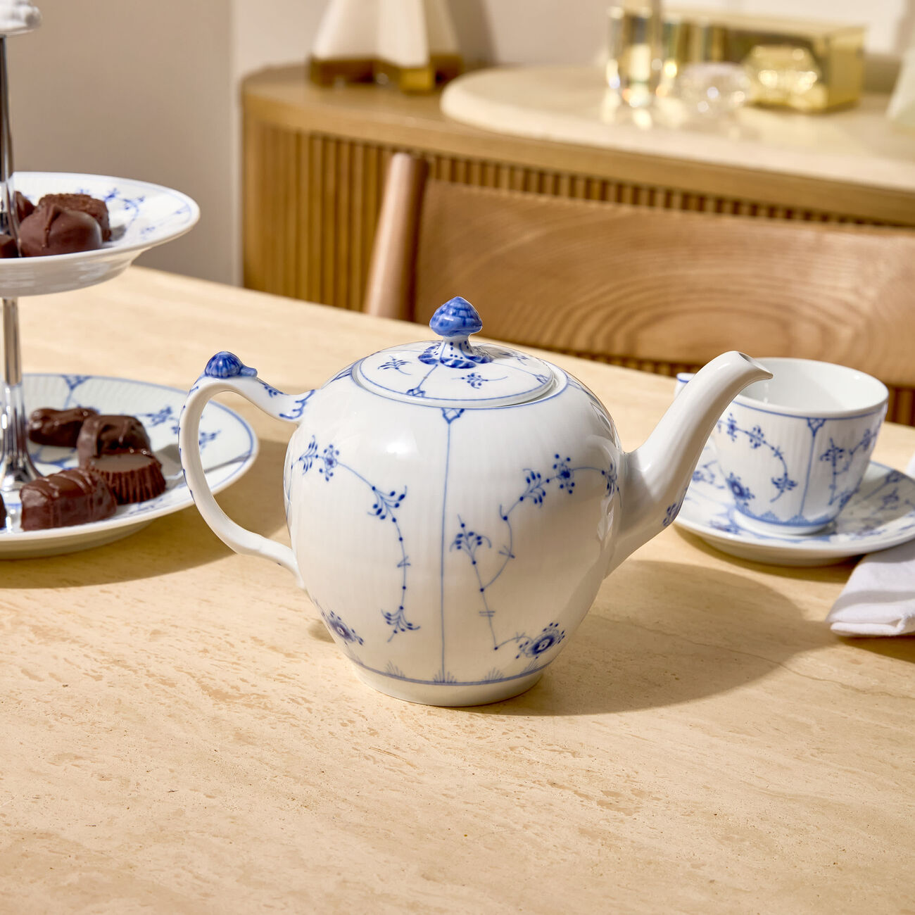 رويال كوبنهاغن إبريق الشاي بلو فلوتد بلاين أبيض