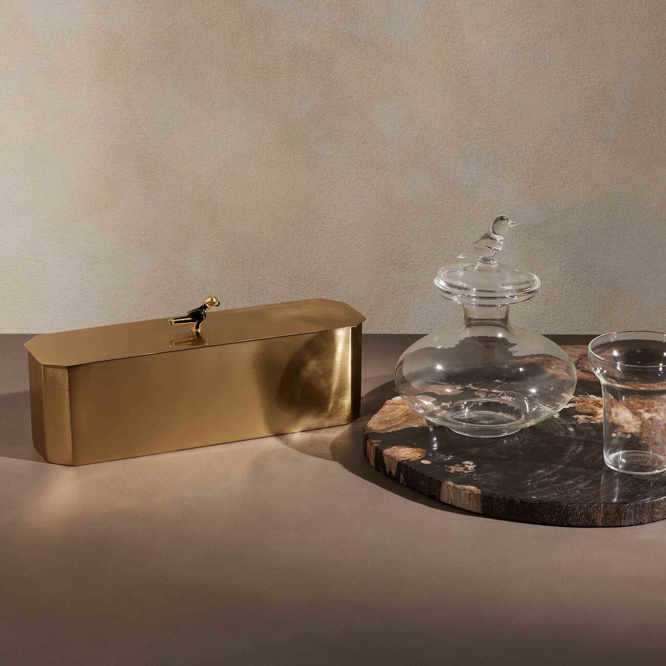 صندوق شاي توتا باللون الذهبي إيرا أودايبور صندوق شاي توتا باللون الذهبي