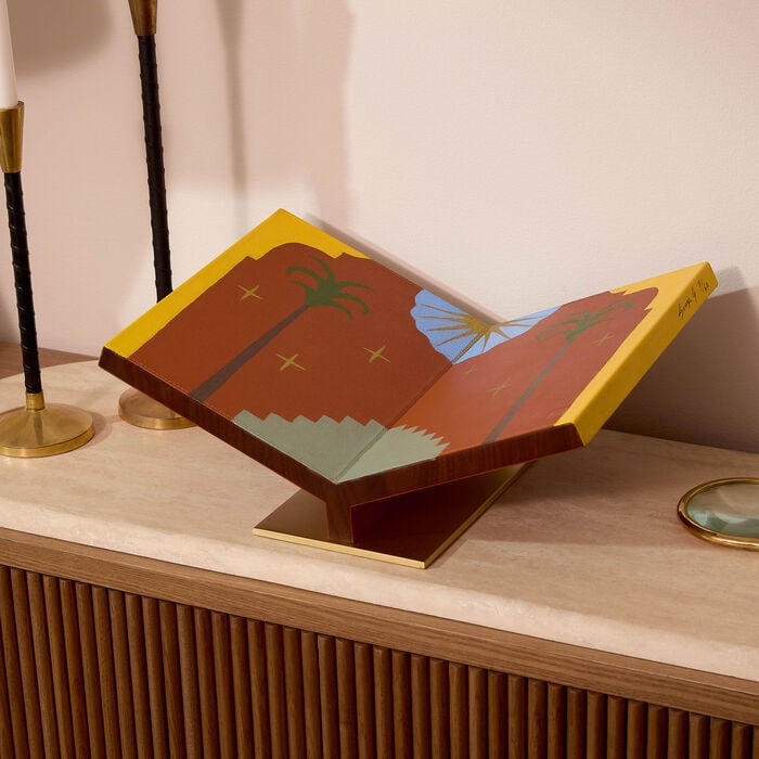 assouline collector classic bookstand camel