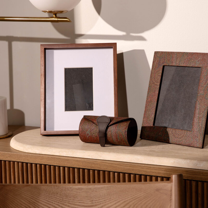 علبة الساعات أرنيكا باللون البني إيترو علبة الساعات أرنيكا باللون البني