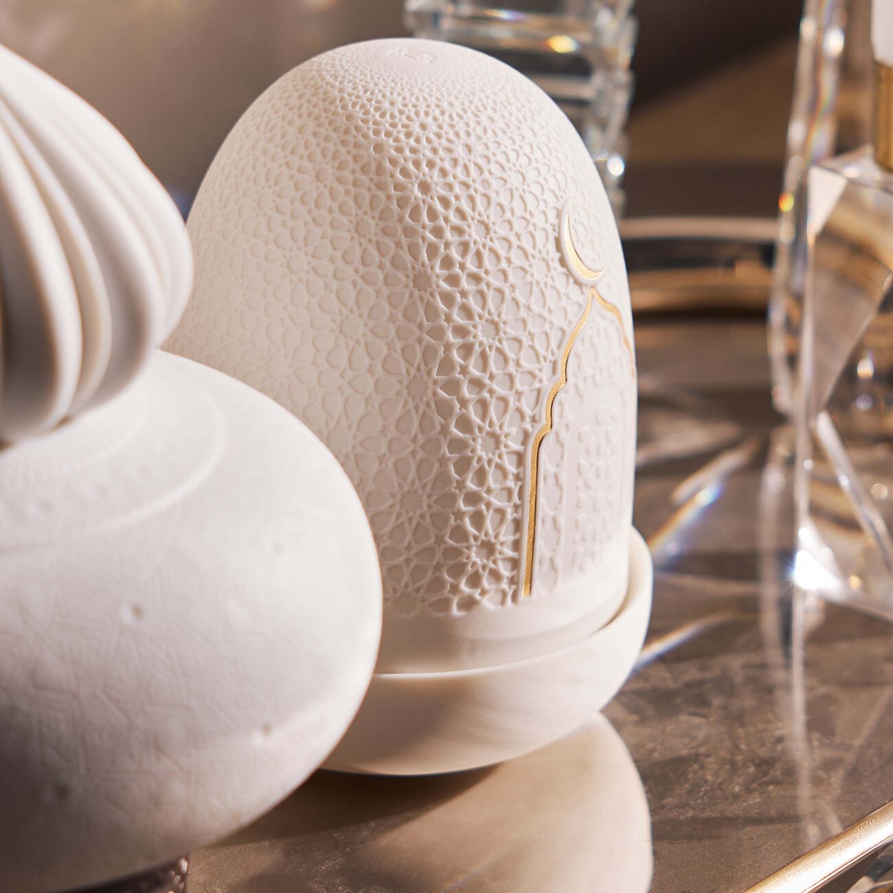 لادرو مصباح ضياء على شكل قبة باللون البني