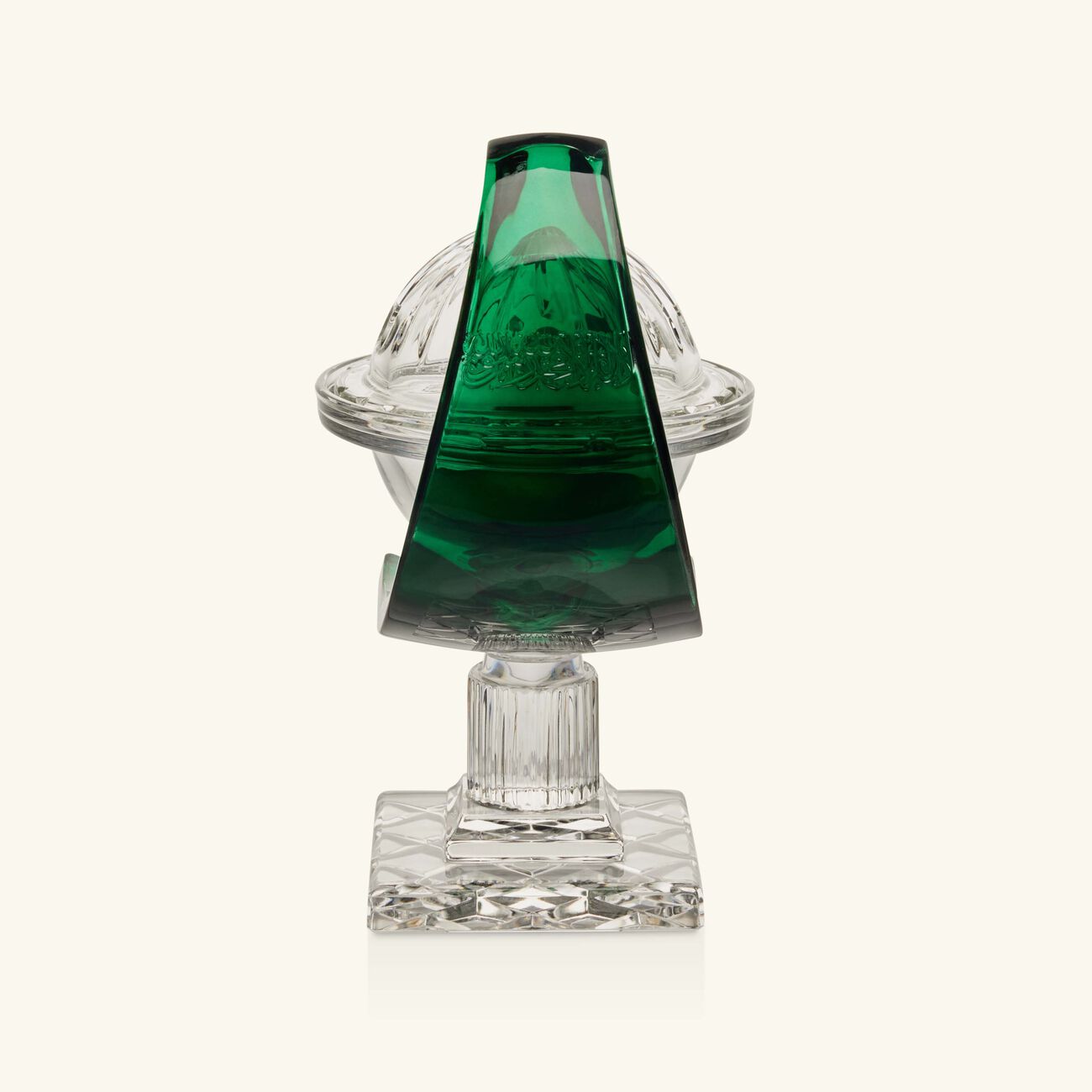 ماريو تشيوني مبخرة اليوم الوطني السعودي باللون الأخضر