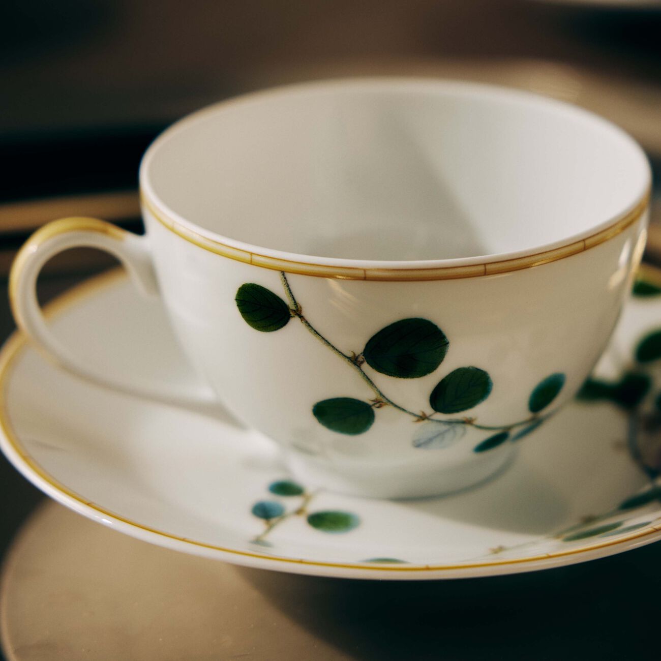 طقم جاردان إنديان مؤلف من 4 فناجين للشاي مع صحونها باللون الأبيض برناردو طقم جاردان إنديان مؤلف من 4 فناجين للشاي مع صحونها باللون الأبيض