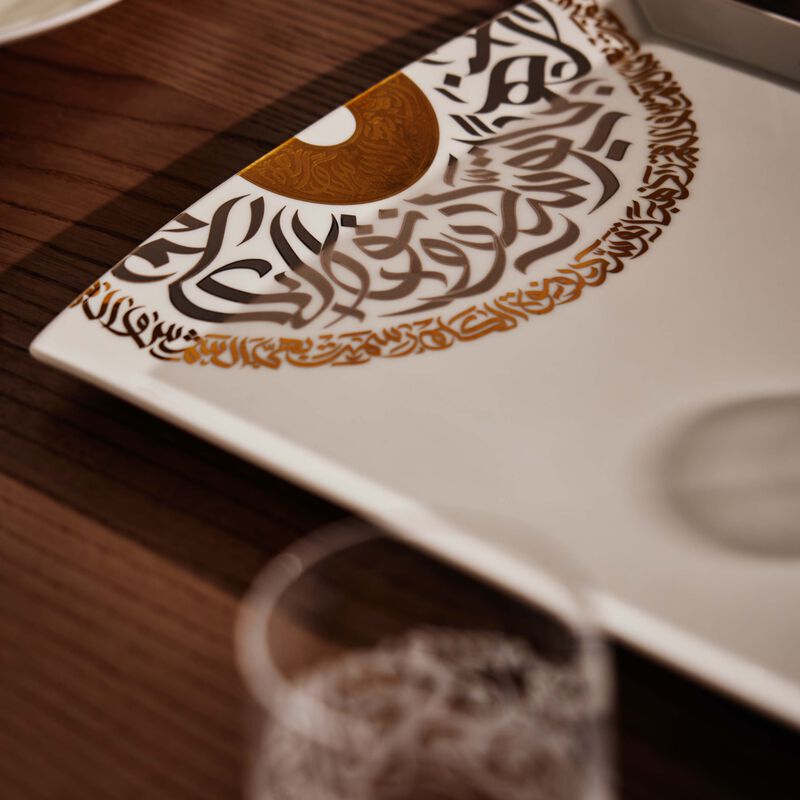 دملاج طبق قمر للضيافة بتصميم مستطيل أبيض اللون   39 سم