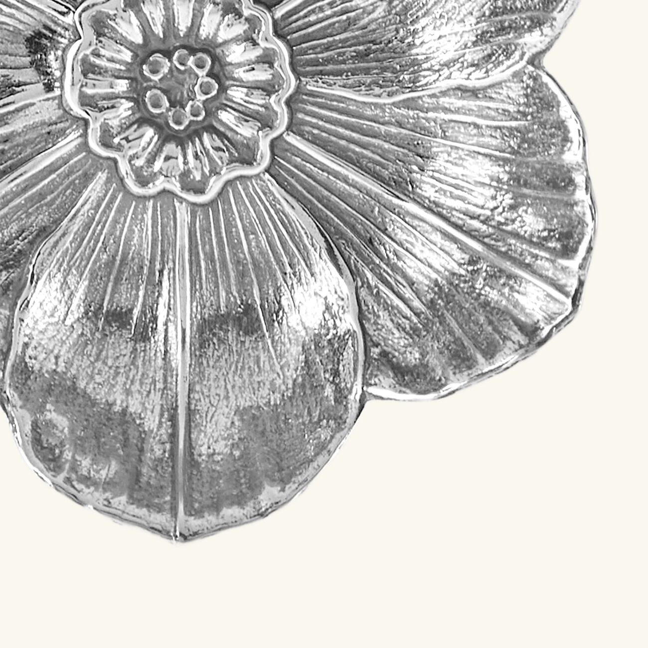 بوتشيلاتي وعاء على شكل زهرة النرجس فضي بحجم صغير جدًا