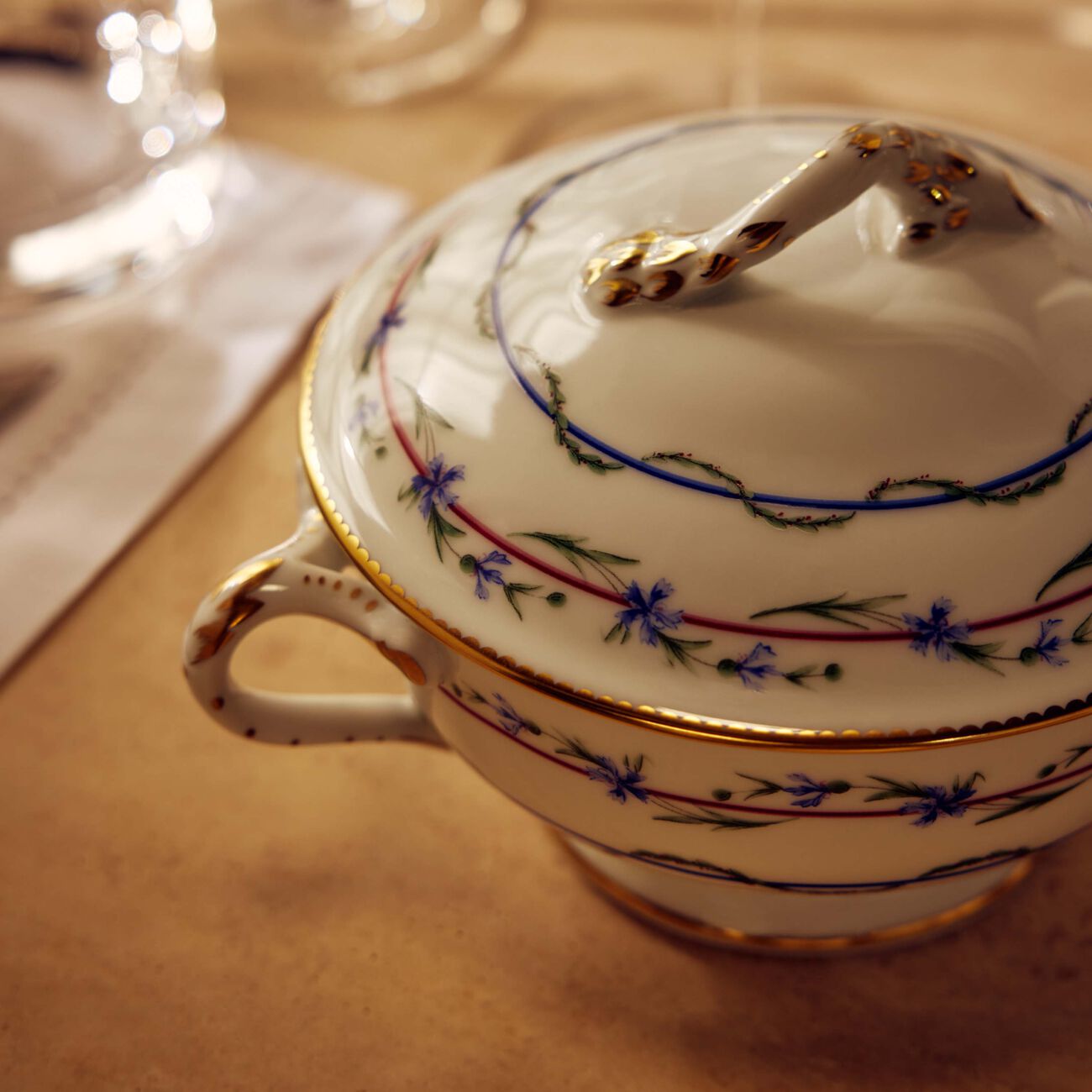 وعاء الصلصات لو جوبليه دو روي أبيض برناردو وعاء الصلصات لو جوبليه دو روي أبيض