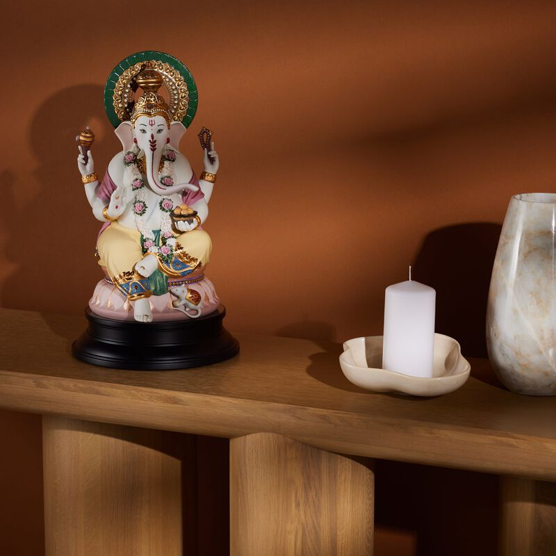 منحوتة غانيشا كبيرة باللون الذهبي محدودة الإصدار لادرو منحوتة غانيشا كبيرة باللون الذهبي محدودة الإصدار