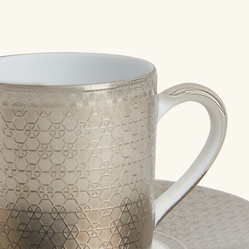 فنجان القهوة ديفاين مع صحنه رمادي برناردو فنجان القهوة ديفاين مع صحنه رمادي