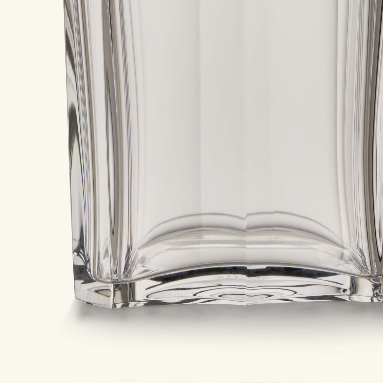 باكارا إناء هاركورت باللون الأحمر