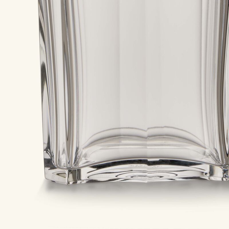 إناء هاركورت باللون الأحمر باكارا إناء هاركورت باللون الأحمر