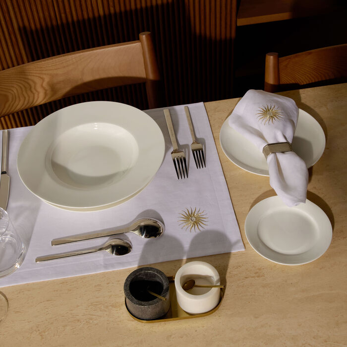 كاترين دينوال منديل بنقشة شمس أبيض