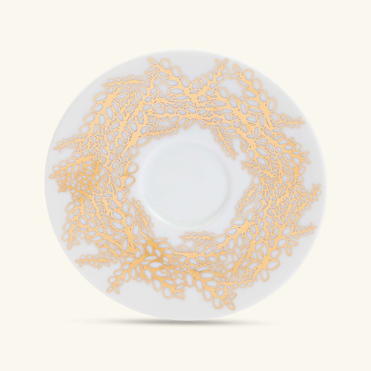 طقم تمرة بالتعاون مع رزان العزوني تارا المؤلف من فنجانين عربيين للشاي مع صحنيهما باللون الذهبي صلصال طقم تمرة بالتعاون مع رزان العزوني تارا المؤلف من فنجانين عربيين للشاي مع صحنيهما باللون الذهبي