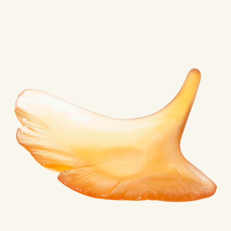 دوم منحوتة جينكو على شكل ورقة شجر صغيرة جدًا باللون الأصفر