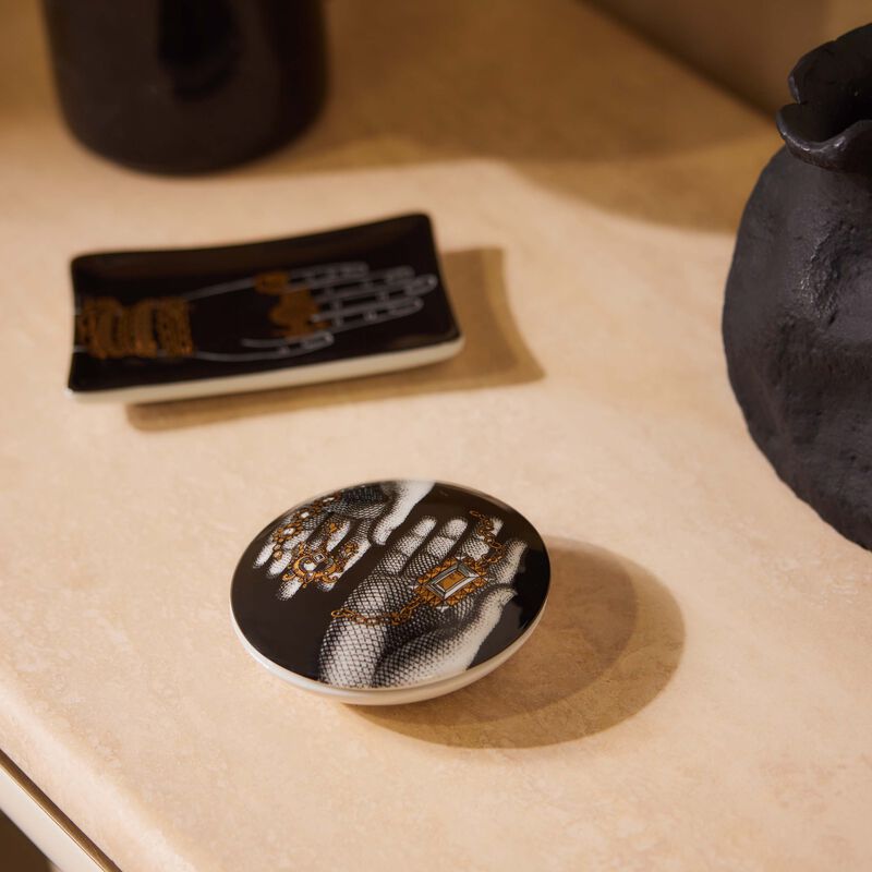 fornasetti mano con gioielli decorative box round black