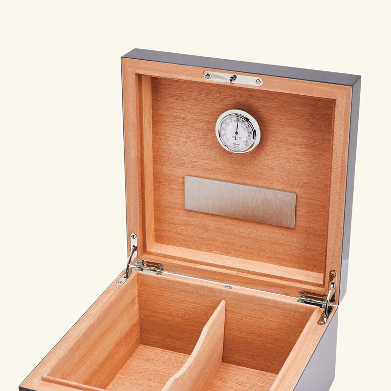 إيلي بلو صندوق حفظ السيجار نيو ميدال باللون الأسود  إصدار محدود