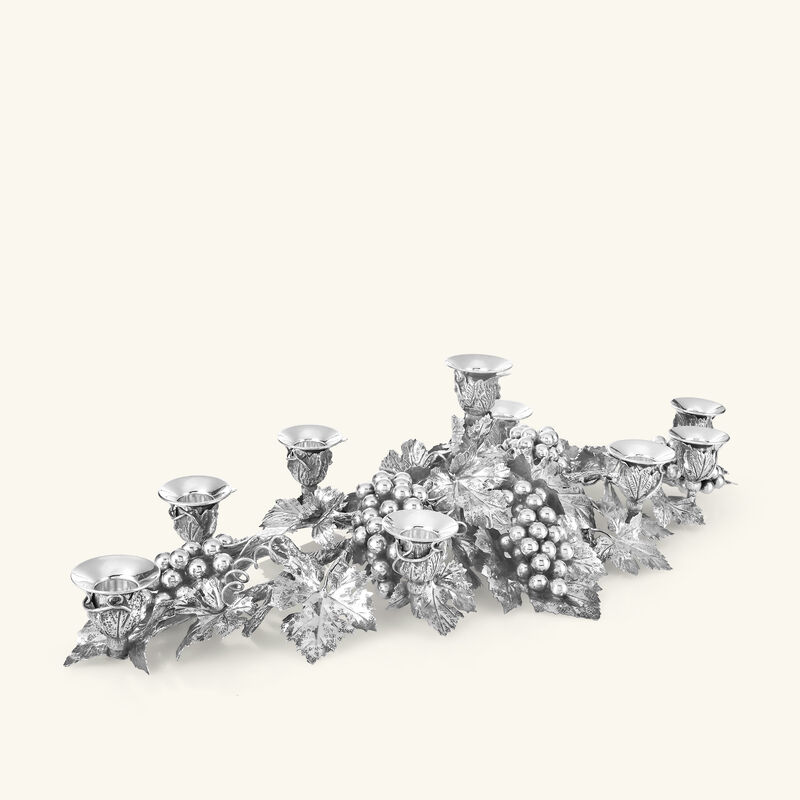 شمعدان فضي بنقش أوراق العنب - 9 شموع بوتشيلاتي شمعدان فضي بنقش أوراق العنب 9 شموع