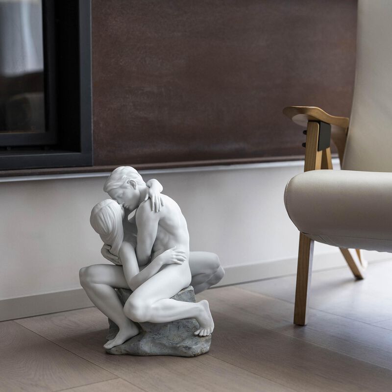 lladro passionate kiss sculpture large white