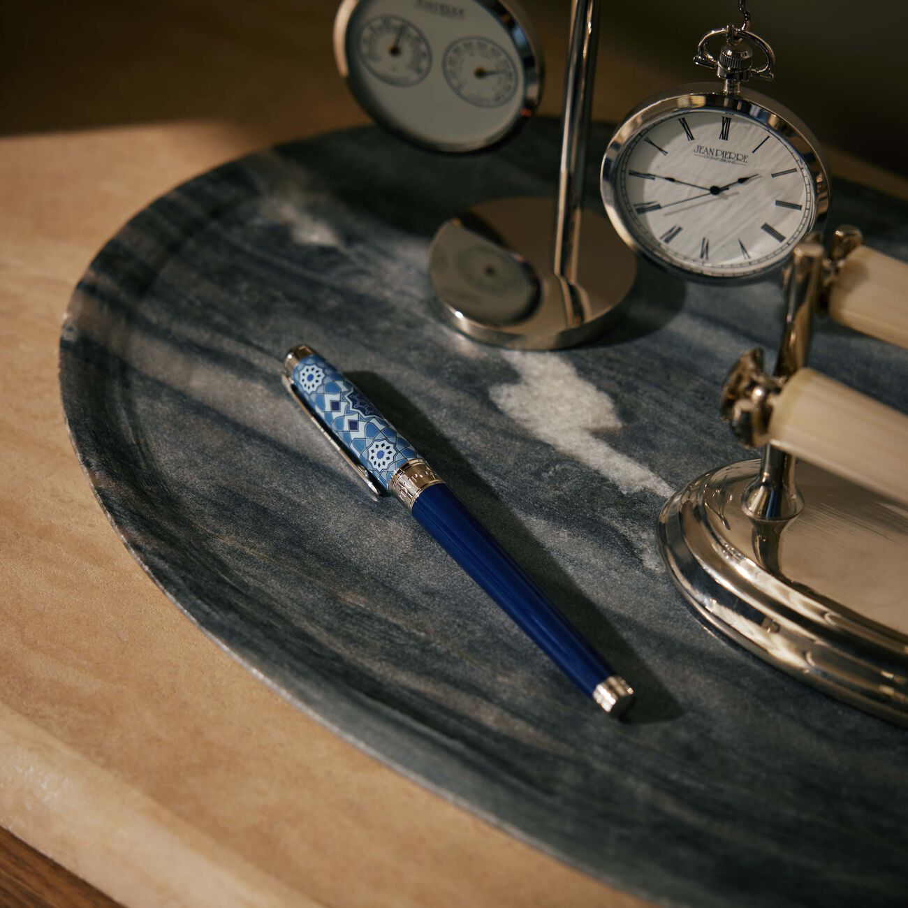 اس تي دوبون قلم الحبر الجاف  بولبوينت  ألامبرا اتيرنتي متوسط باللون الأزرق